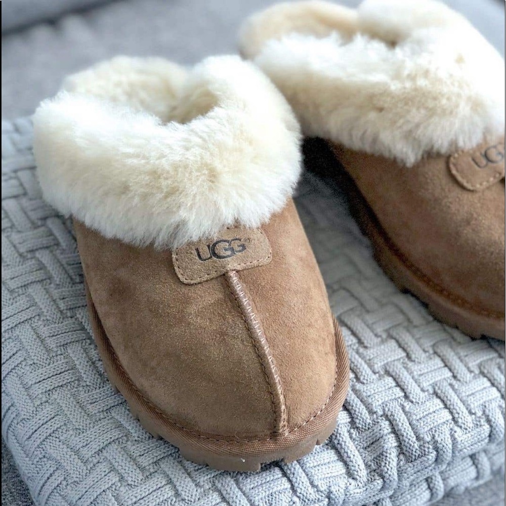 Uggs house slippers